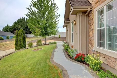 2882 Beebe Rd, Central Point, OR 97502 photo 4
