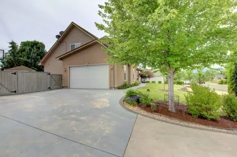 2882 Beebe Rd, Central Point, OR 97502 photo 5