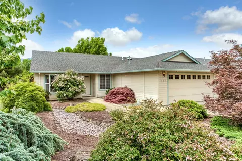 560 C St, Phoenix, OR 97535 photo 1