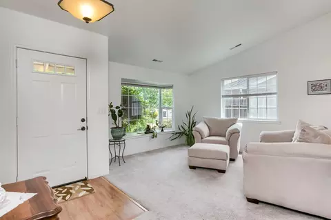 560 C St, Phoenix, OR 97535 photo 9