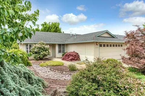 560 C St, Phoenix, OR 97535 photo 27