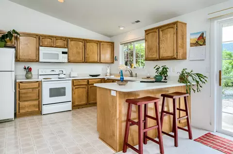 560 C St, Phoenix, OR 97535 photo 16