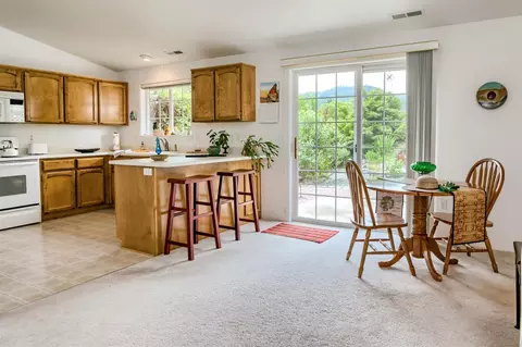 560 C St, Phoenix, OR 97535 photo 15