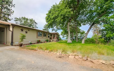 1916 Worthington Rd, Eagle Point, OR 97524 photo 2