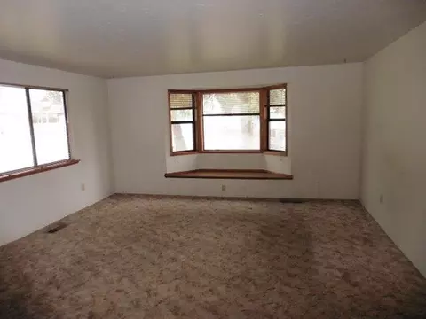 311 2nd St, Phoenix, OR 97535 photo 6