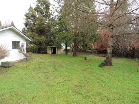 311 2nd St, Phoenix, OR 97535 photo 2