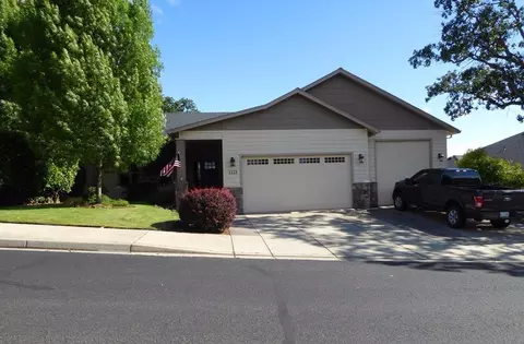 1113 Highlands Dr, Eagle Point, OR 97524 photo 1