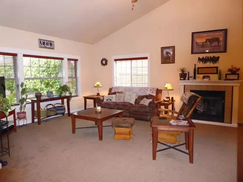 1113 Highlands Dr, Eagle Point, OR 97524 photo 3