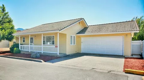 100 Cluster Dr, Rogue River, OR 97537 photo 1