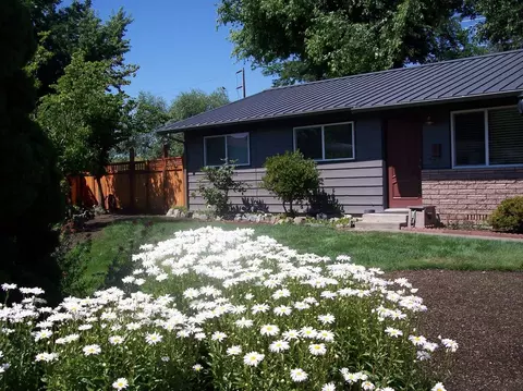 901 Comet Ave, Central Point, OR 97502 photo 2