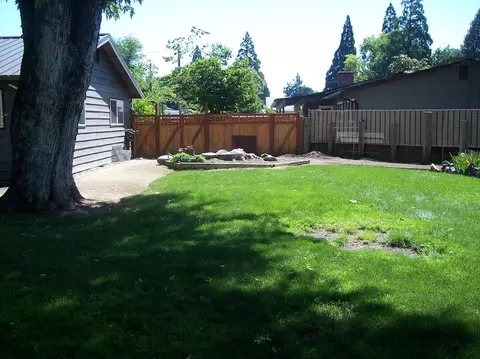 901 Comet Ave, Central Point, OR 97502 photo 15