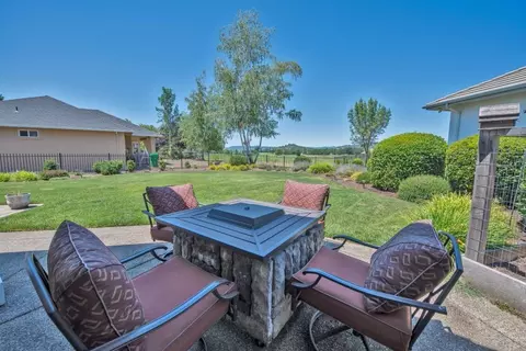 605 Silverado Way, Eagle Point, OR 97524 photo 4