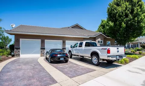 605 Silverado Way, Eagle Point, OR 97524 photo 2