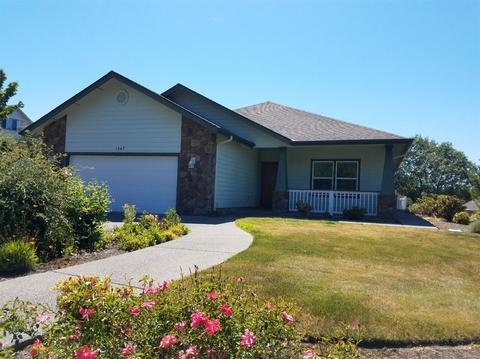 1547 Panoramic Loop, Grants Pass, OR 97527 photo 1
