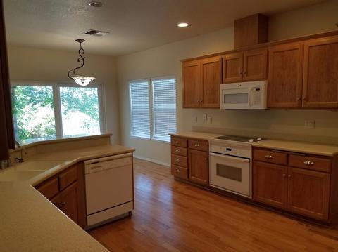 1547 Panoramic Loop, Grants Pass, OR 97527 photo 6