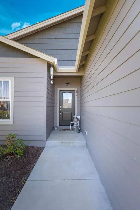 627 Sheffield Dr, Eagle Point, OR 97524 photo 4