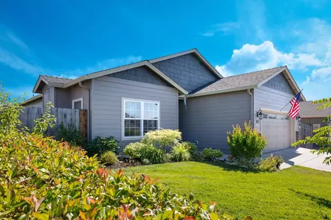 627 Sheffield Dr, Eagle Point, OR 97524 photo 1