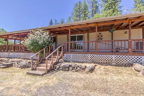848 Crowfoot Rd, Eagle Point, OR 97524 photo 2