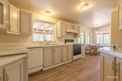 848 Crowfoot Rd, Eagle Point, OR 97524 photo 6