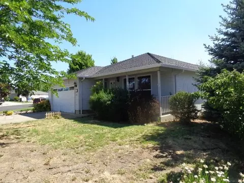 416 Montclair Way, Eagle Point, OR 97524 photo 1