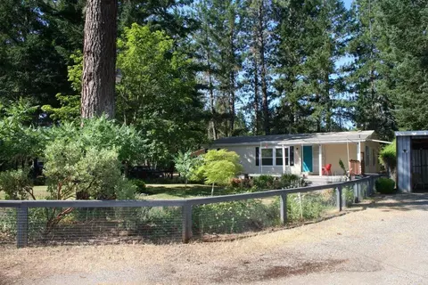 100 Sherier Rd, Cave Junction, OR 97523 photo 4