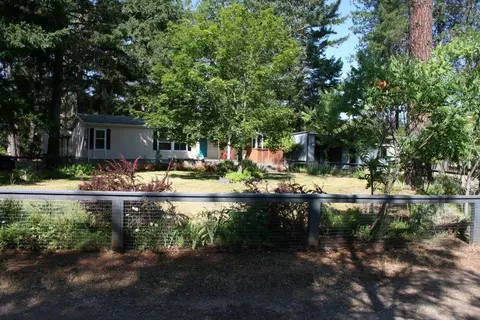 100 Sherier Rd, Cave Junction, OR 97523 photo 3