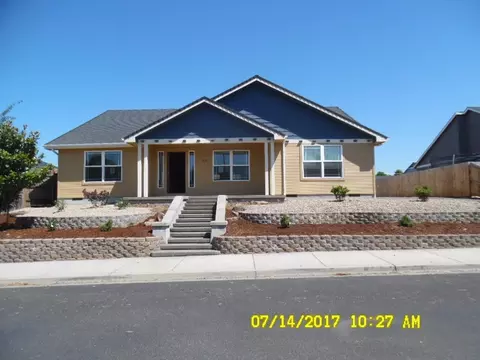 918 Win Way, Eagle Point, OR 97524 photo 1