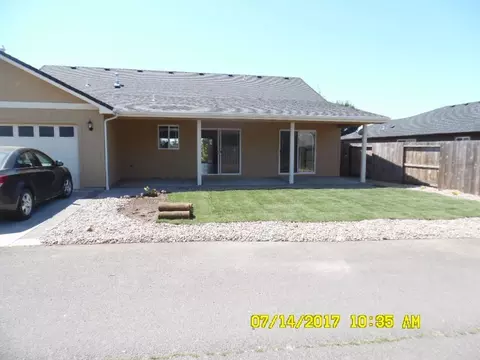 918 Win Way, Eagle Point, OR 97524 photo 2