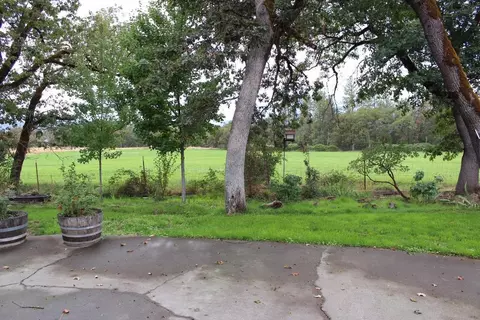 14841 Agate Rd, Eagle Point, OR 97524 photo 9