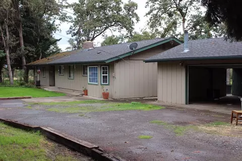 14841 Agate Rd, Eagle Point, OR 97524 photo 2