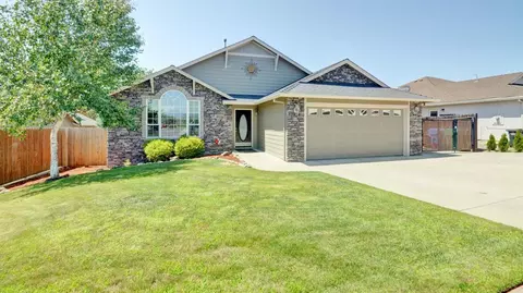 367 N Deanjou Ave, Eagle Point, OR 97524 photo 2