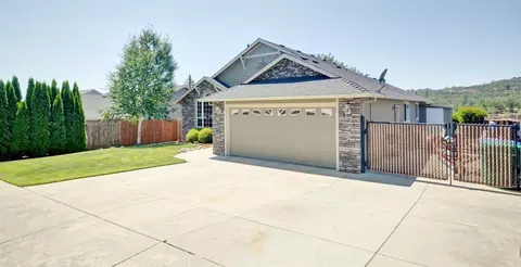 367 N Deanjou Ave, Eagle Point, OR 97524 photo 4