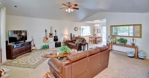 367 N Deanjou Ave, Eagle Point, OR 97524 photo 8