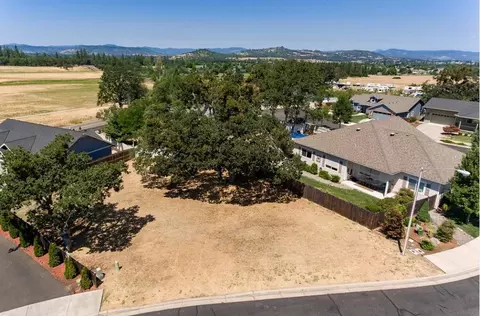 566 Old Waverly Way, Eagle Point, OR 97524 photo 7