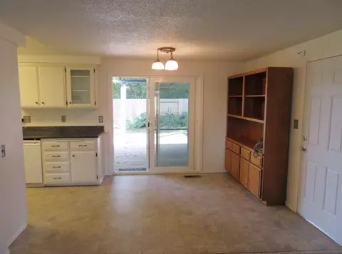 1211 Triangle Dr, Central Point, OR 97502 photo 3