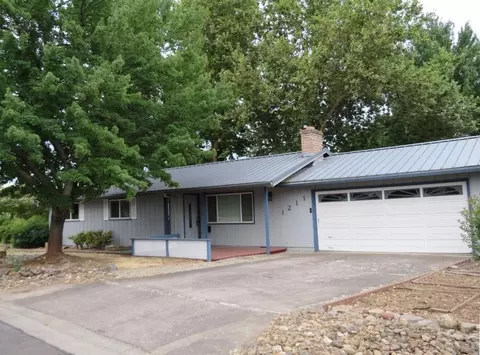 1211 Triangle Dr, Central Point, OR 97502 photo 11