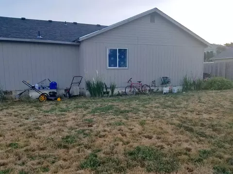 581 Clearview Way, Eagle Point, OR 97524 photo 3
