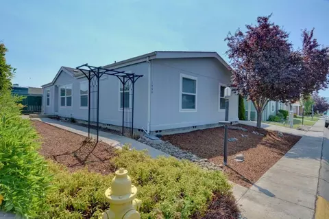 1359 Ivan Ln, Central Point, OR 97502 photo 2