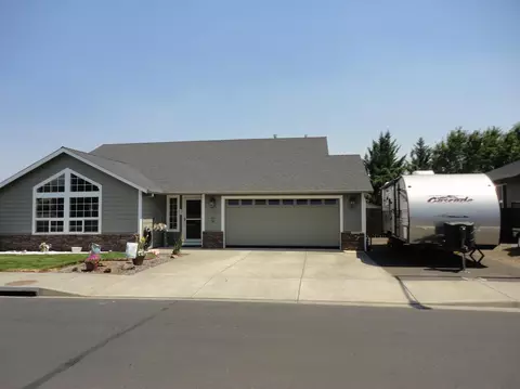 486 Phyllis Dr, Eagle Point, OR 97524 photo 1