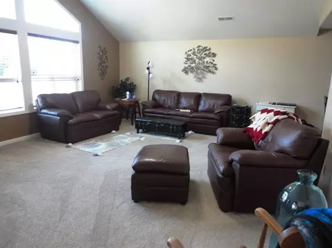 486 Phyllis Dr, Eagle Point, OR 97524 photo 3