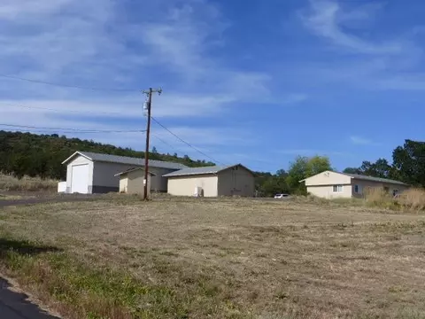 1330 Linn Rd, Eagle Point, OR 97524 photo 1