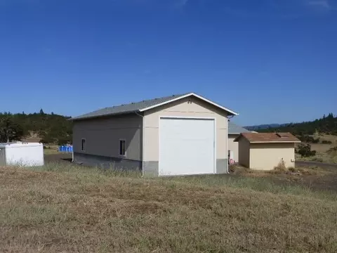 1330 Linn Rd, Eagle Point, OR 97524 photo 2