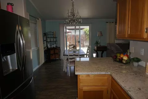 384 Candis Dr, Eagle Point, OR 97524 photo 3