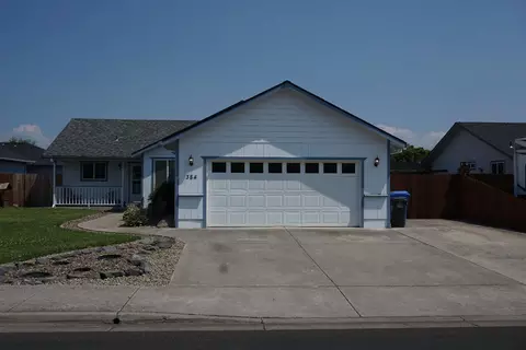 384 Candis Dr, Eagle Point, OR 97524 photo 1
