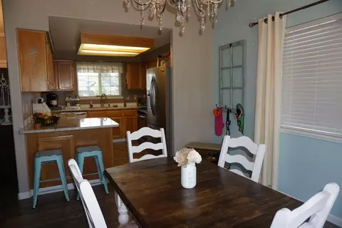 384 Candis Dr, Eagle Point, OR 97524 photo 4