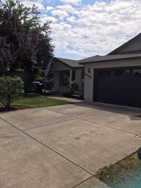 632 Andrea Way, Eagle Point, OR 97524 photo 2