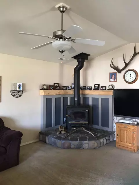 632 Andrea Way, Eagle Point, OR 97524 photo 4