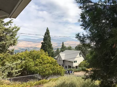 269 Gresham St, Ashland, OR 97520 photo 3