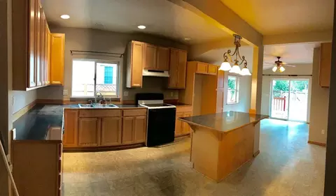 130 W Gilbert Ave, Glendale, OR 97442 photo 8