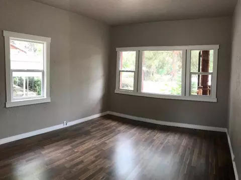 130 W Gilbert Ave, Glendale, OR 97442 photo 5
